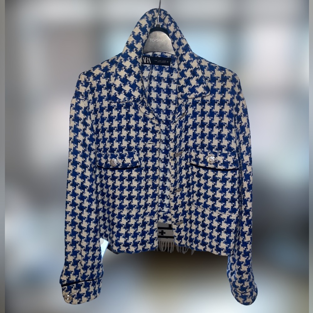 Zara💙houndstooth jacket with rhinestone button embellishment. Size Small.